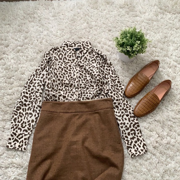 J.CREW Perfect Fit Button Up in Leopard Print - Picture 2 of 8